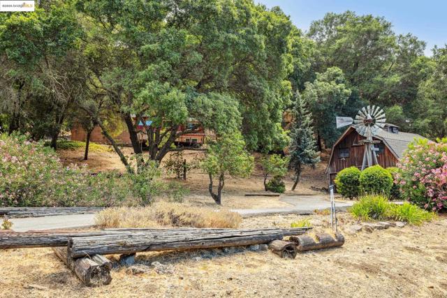 5201 Alhambra Valley Rd, Martinez CA: https://media.crmls.org/mediaz/fc12f3f3-cca1-4698-b37f-2d6a3c8593e4.jpg