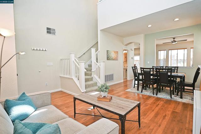 663 Greylyn Dr, San Ramon CA: https://media.crmls.org/mediaz/fc1318c2-f8a5-4ccf-a259-7297b5b8b930.jpg