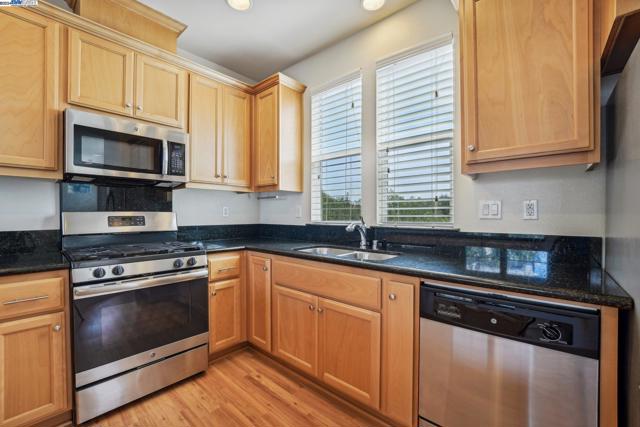 Image 19 of 45 For 23320 Wilmot Cir