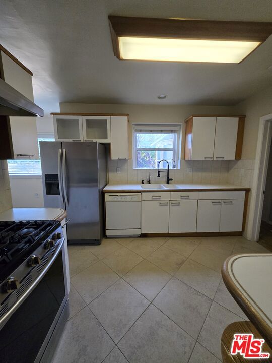 4512 Chasar Place, Los Angeles CA: https://media.crmls.org/mediaz/fc142bd3-3f7e-45be-937d-6633e92f6db8.jpg