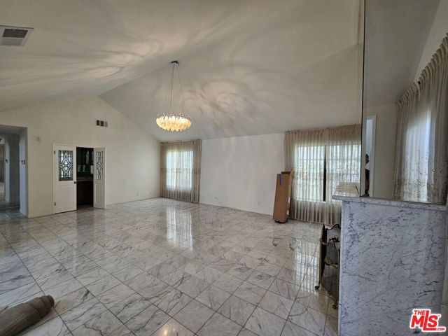 125 North Oakhurst Drive photo 4