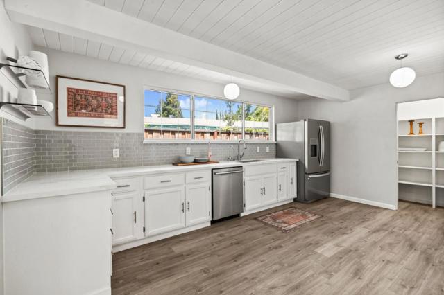 969 Eichler Drive, Mountain View CA: https://media.crmls.org/mediaz/fc1552c1-3631-4c22-b033-3ec76db66346.jpg