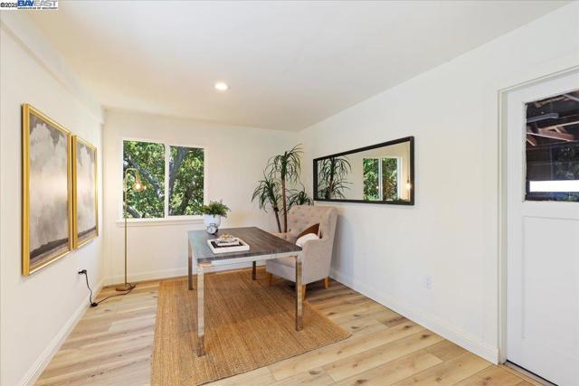 21 Muth Dr, Orinda CA: https://media.crmls.org/mediaz/fc1556e8-c7ed-4384-9c4b-91865a046323.jpg