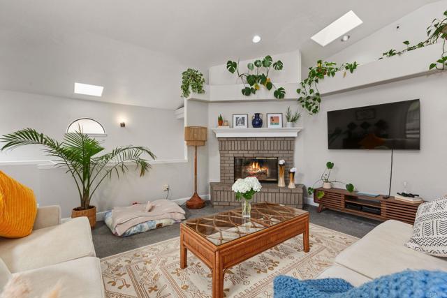 Detail Gallery Image 12 of 36 For 4556 Cove Dr, Carlsbad,  CA 92008 - 3 Beds | 3 Baths