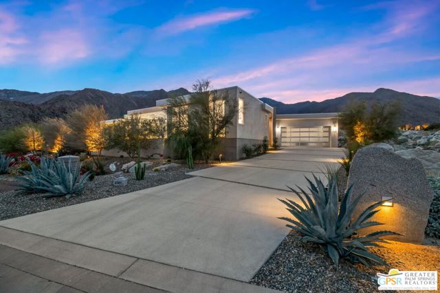2381 Vista Palizada Drive, Palm Springs CA: https://media.crmls.org/mediaz/fc15aab5-12f0-4292-ae3a-3f327164bd9f.jpg