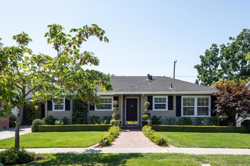 888 Lincoln Court