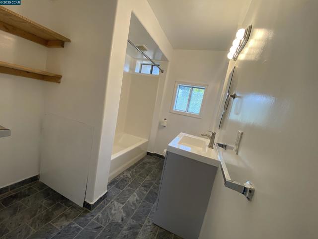 2221 80Th Ave, Oakland CA: https://media.crmls.org/mediaz/fc15b738-36b0-4b2a-81f6-fd8f8a9b4b52.jpg