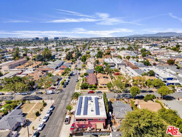 724 S Flower Street, Inglewood CA: https://media.crmls.org/mediaz/fc15c5eb-9654-4841-bb4e-2c211322c3b2.jpg