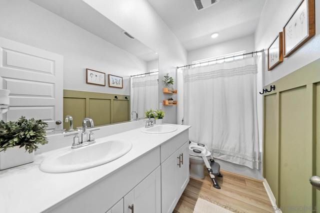 28315 Farm Creek Way, Valley Center CA: https://media.crmls.org/mediaz/fc15e6e2-fc28-4607-8011-df4e58384fbb.jpg