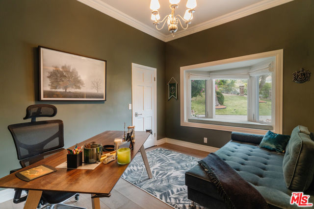 3819 Vista Linda Drive, Encino CA: https://media.crmls.org/mediaz/fc1645b2-4a7a-45e5-9592-45bafdafdd82.jpg