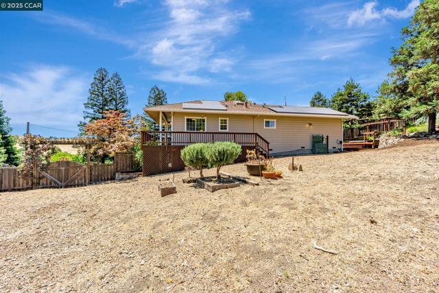 631 La Vista Rd, Walnut Creek CA: https://media.crmls.org/mediaz/fc16a0a3-5ff5-4f54-b23d-e7d53a3a03ed.jpg