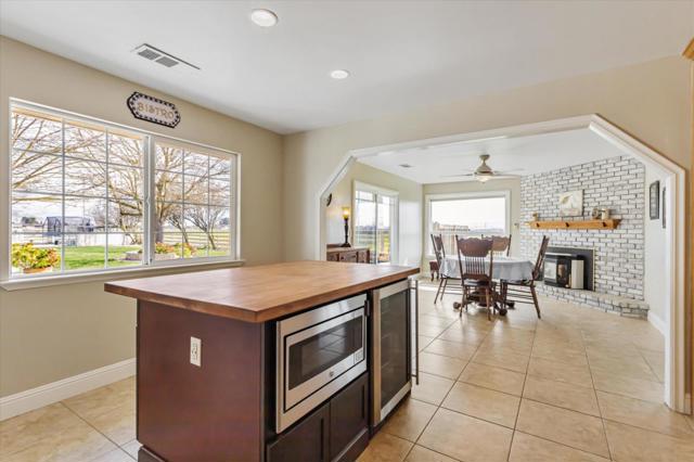 1204 Shore Road, Hollister CA: https://media.crmls.org/mediaz/fc16d9a7-2cc2-47fd-a1de-b86ccb317ef7.jpg
