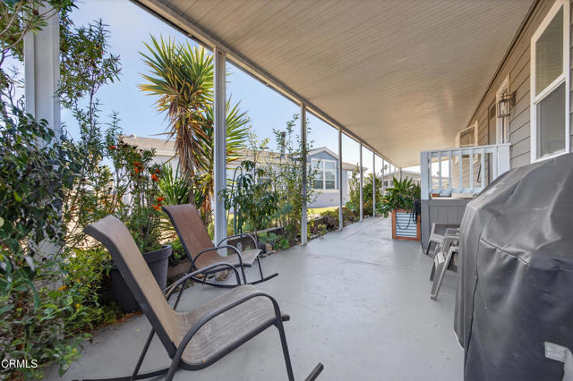 5540 W 5TH Street, Oxnard CA: https://media.crmls.org/mediaz/fc174d91-14d4-4754-8634-620823f102d6.jpg