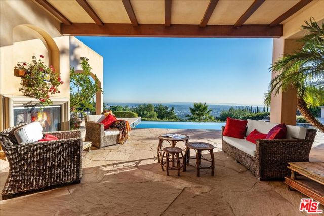 1740 Carla, Beverly Hills CA: https://media.crmls.org/mediaz/fc18816f-ec3b-4acc-a939-ce07cc1397b2.jpg