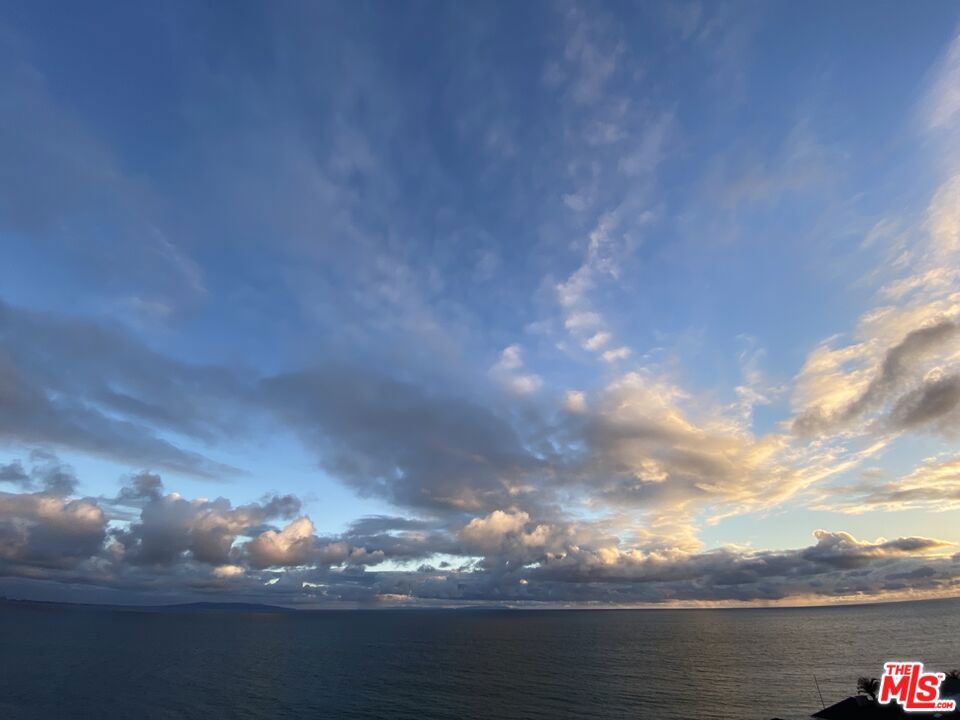 https://media.crmls.org/mediaz/fc1943db-9ab5-4baf-9a04-03aaec1b292d.jpg?preset=X-Large