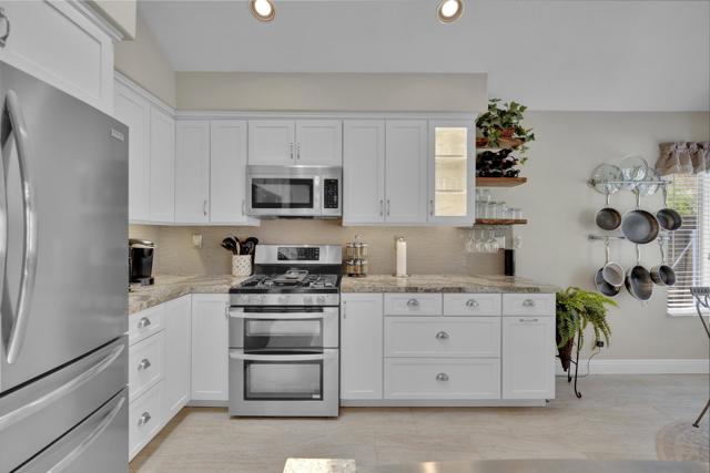 2106 Laura Dr, Escondido CA: https://media.crmls.org/mediaz/fc19b4ad-2041-4b02-846e-2c49b5723d85.jpg