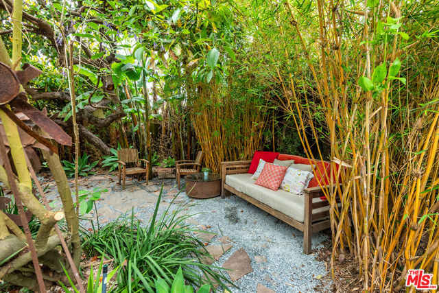 3761 Ashwood Avenue, Los Angeles CA: https://media.crmls.org/mediaz/fc1be828-9c6b-411a-b32e-6d39e60f4873.jpg