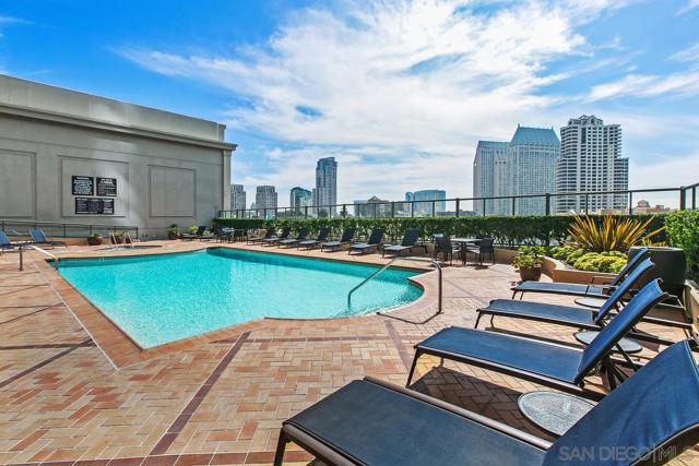 700 W E St, San Diego CA: https://media.crmls.org/mediaz/fc1c0ecb-cf1d-4a91-8286-dc7d7894cdd3.jpg