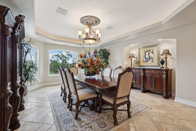 13371 Summit Cir, Poway CA: https://media.crmls.org/mediaz/fc1e8783-2f74-41de-85c3-effc00fbb748.jpg