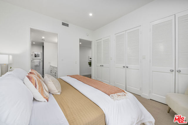 350 S Spalding Drive, Beverly Hills CA: https://media.crmls.org/mediaz/fc1eb71f-0419-4774-aaa2-03afc34efc49.jpg