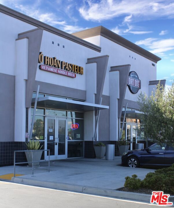 Image 2 of 9 For 1420 Redondo Beach Blvd