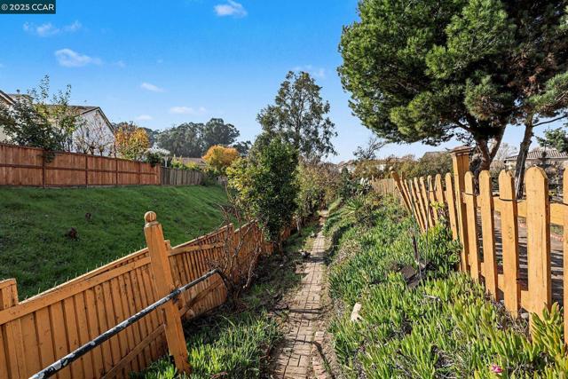 5701 Oakmont Dr, Richmond CA: https://media.crmls.org/mediaz/fc1f7543-0c5b-4b9c-bd10-b64c1eef19a5.jpg