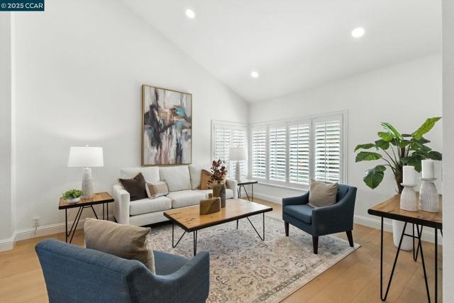 316 Valley High Dr, Pleasant Hill CA: https://media.crmls.org/mediaz/fc1faa51-fd94-4747-a13e-d30282a55b0b.jpg