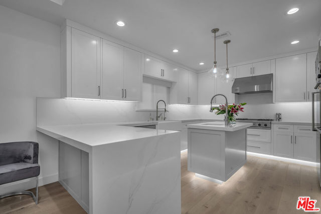 Image 13 of 43 For 2620 Grand Canal