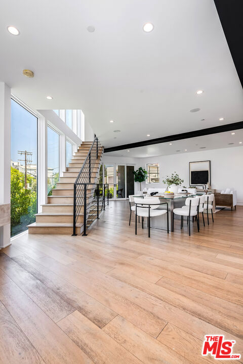 126 Thornton Place, Venice CA: https://media.crmls.org/mediaz/fc201db2-d249-401d-8afe-e84de91d6ae0.jpg