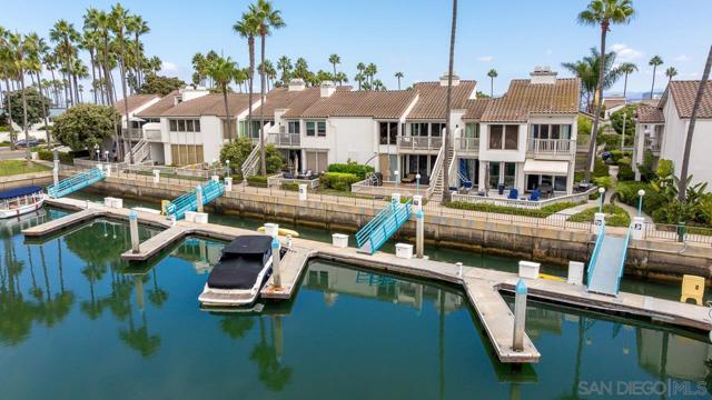 94 Kingston Ct W, Coronado CA: https://media.crmls.org/mediaz/fc209b4f-b909-4f7b-8735-5a181ebe79bb.jpg