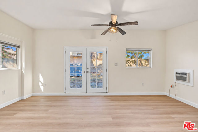 1283 South WINDSOR photo 38