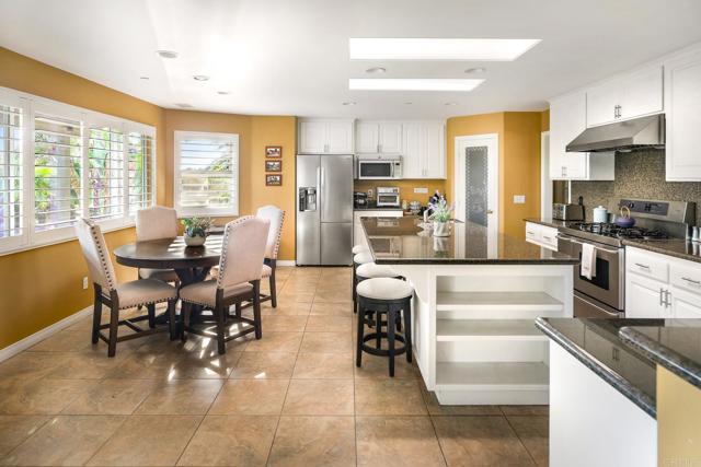 Detail Gallery Image 12 of 43 For 13861 Nicoles Vista, Valley Center,  CA 92082 - 3 Beds | 3 Baths