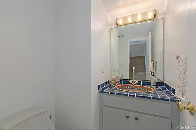 Detail Gallery Image 7 of 16 For 3272 via Alicante, La Jolla,  CA 92037 - 3 Beds | 2/1 Baths