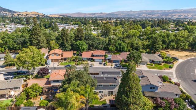 1010 Creekside Court, Morgan Hill CA: https://media.crmls.org/mediaz/fc21a93a-d6b1-45e5-a89b-ac2cb71b1161.jpg