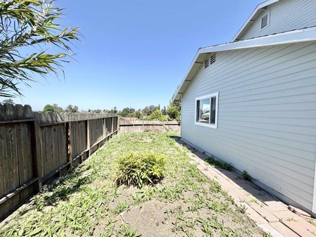 3251 Hyde St, Oakland CA: https://media.crmls.org/mediaz/fc220183-07ca-489d-8980-9ff6b5d0b076.jpg