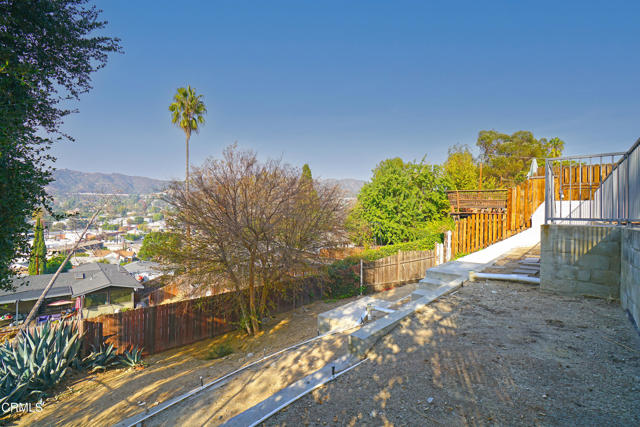 1325 Linda Rosa Avenue, Los Angeles CA: https://media.crmls.org/mediaz/fc22059a-9182-4bde-beb3-a6d2e41572e0.jpg