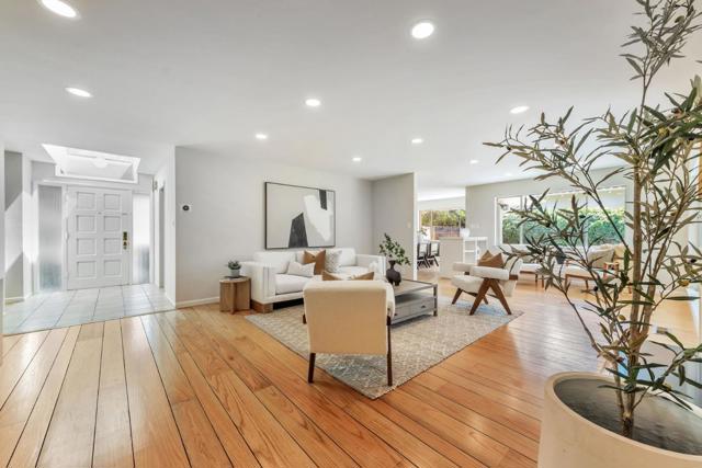 171 E Creek Drive, Menlo Park CA: https://media.crmls.org/mediaz/fc22725d-6fb6-4561-92eb-941639a9bdb7.jpg