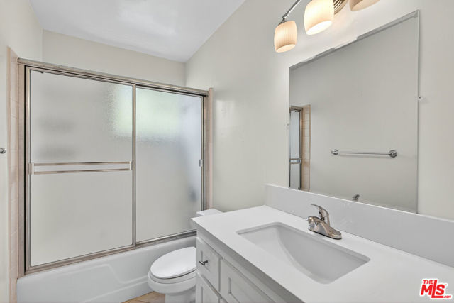 1101 Lincoln Boulevard, Santa Monica CA: https://media.crmls.org/mediaz/fc229893-ebca-49fe-a52c-9eb1db7fb35b.jpg