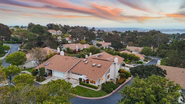 2207 Caminito Cabala, La Jolla CA: https://media.crmls.org/mediaz/fc2299bc-b57e-42e6-8954-75ac6ef4b33e.jpg