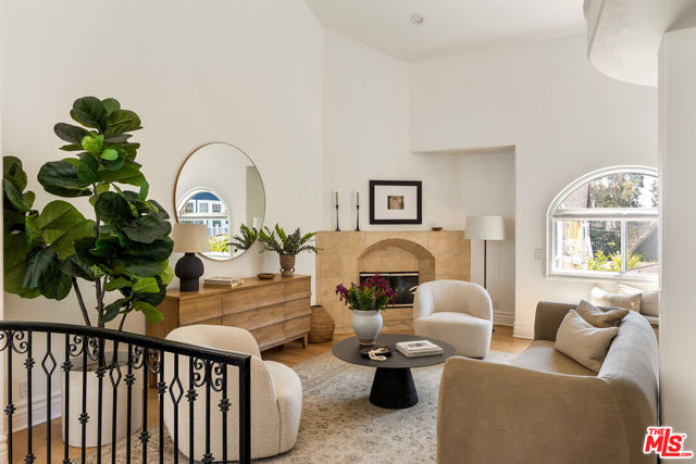 911 7th Street, Santa Monica CA: https://media.crmls.org/mediaz/fc22d4e3-b0c8-4054-8f0d-431bdccce0bb.jpg