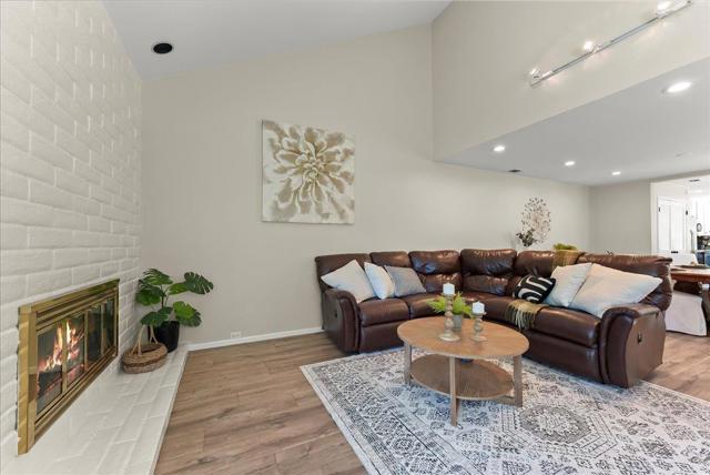 2133 Gold Rush Drive, Gold River CA: https://media.crmls.org/mediaz/fc23436f-d35d-4738-ba9f-a142ffe1a0e2.jpg