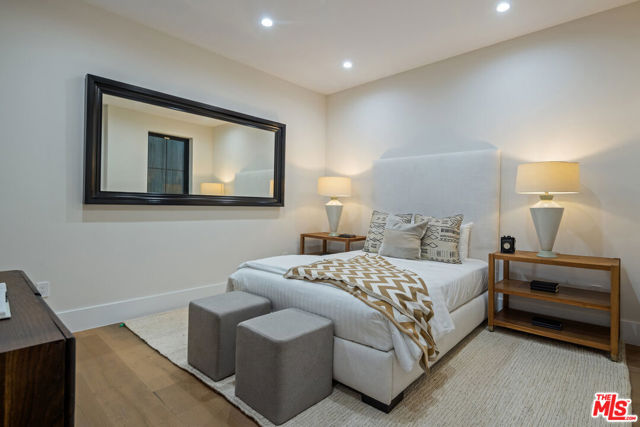 1534 N Beverly Drive, Beverly Hills CA: https://media.crmls.org/mediaz/fc23e2c5-0611-4525-ac4f-29bab7e40395.jpg