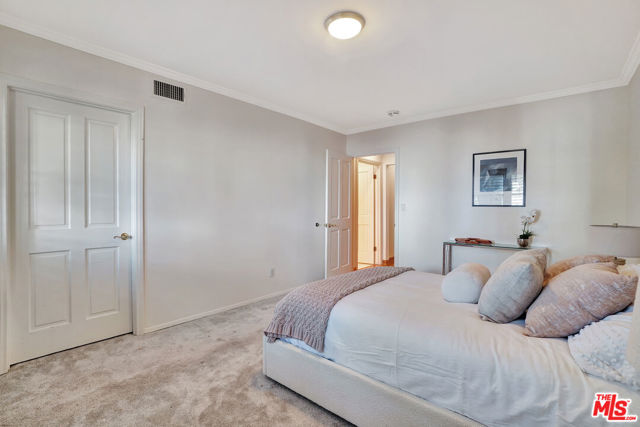 5025 Delita Place, Woodland Hills CA: https://media.crmls.org/mediaz/fc23f464-59c1-487c-8600-0ee4ccfacd84.jpg