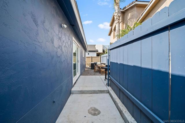 1133 11th Street, Imperial Beach CA: https://media.crmls.org/mediaz/fc2416e7-0fc2-47ef-802d-9600aca2d8cc.jpg