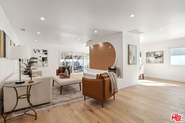 4656 Greenbush Avenue, Sherman Oaks CA: https://media.crmls.org/mediaz/fc24213d-5f09-4f9c-b0dd-a8fdf4cf42d5.jpg