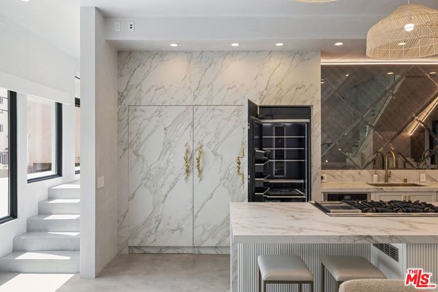 15 Reef Street, Marina del Rey CA: https://media.crmls.org/mediaz/fc2448b7-c77e-44f9-b9ff-99da60910ee1.jpg