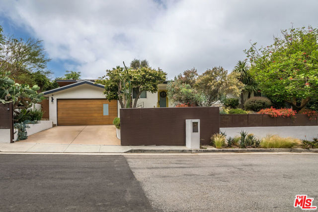 6570 Lakeridge Road, Los Angeles CA: https://media.crmls.org/mediaz/fc24c49b-b70f-4f63-898c-68b3dd1d8be9.jpg