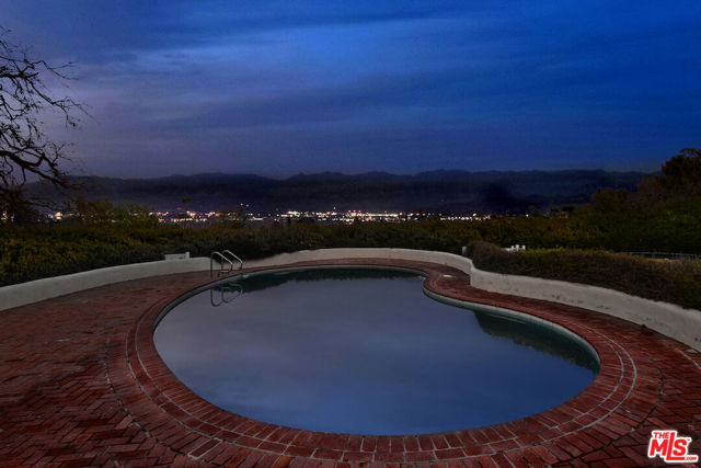 4141 Knobhill Drive, Sherman Oaks CA: https://media.crmls.org/mediaz/fc24ee57-4b60-44e8-8806-34729041ab87.jpg