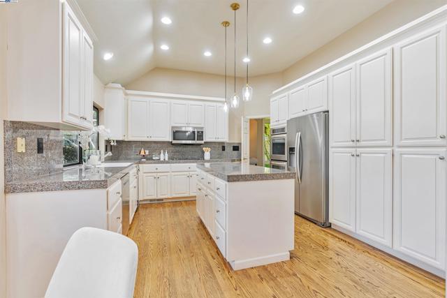 158 Golden Ridge Rd, Alamo CA: https://media.crmls.org/mediaz/fc24ef6e-8afe-40d3-b051-37df0b7cea8d.jpg