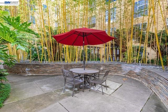 809 Clay St, Oakland CA: https://media.crmls.org/mediaz/fc254eba-3bde-47c9-88fe-a2f8b4426610.jpg